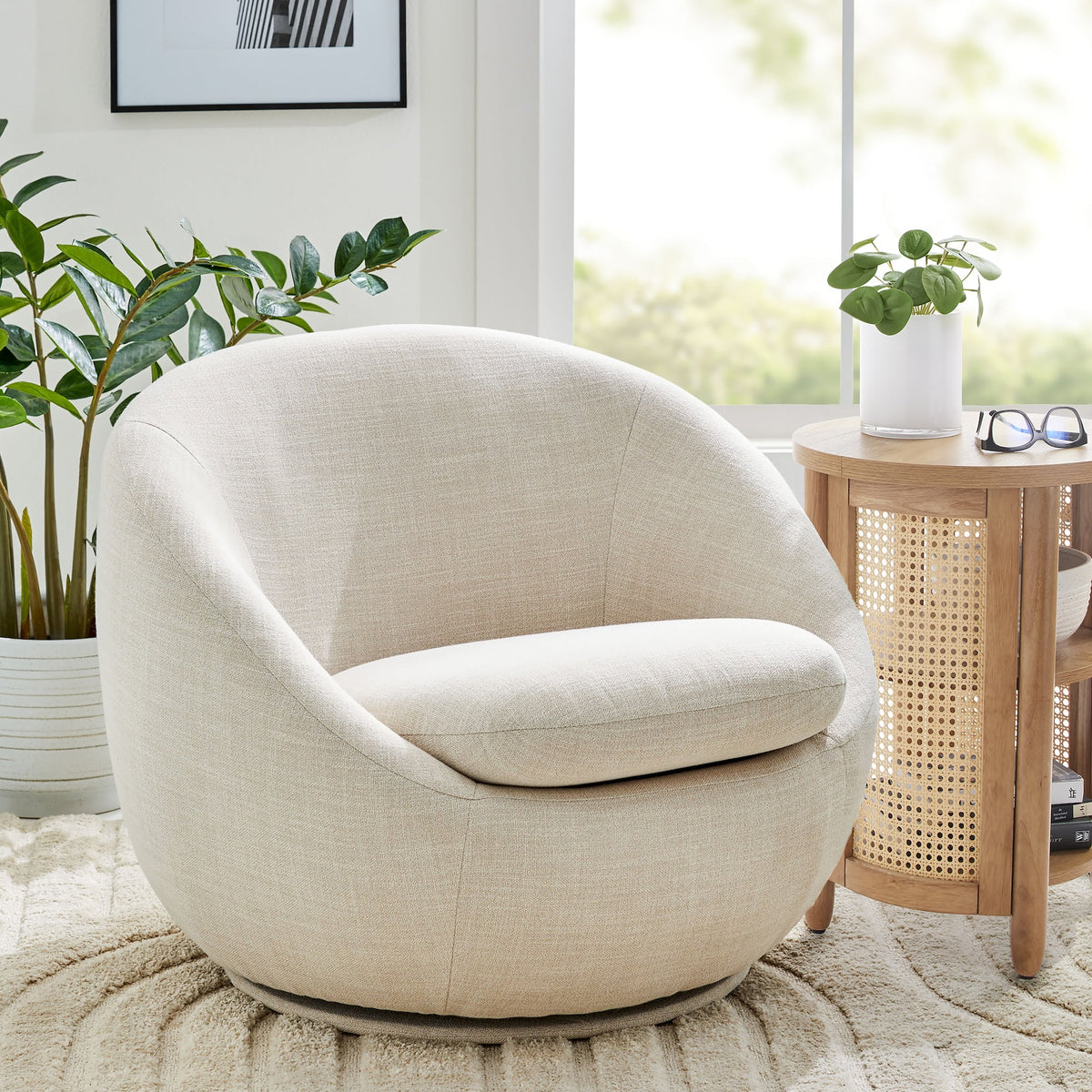 A chair that can hold a corner without filling it.