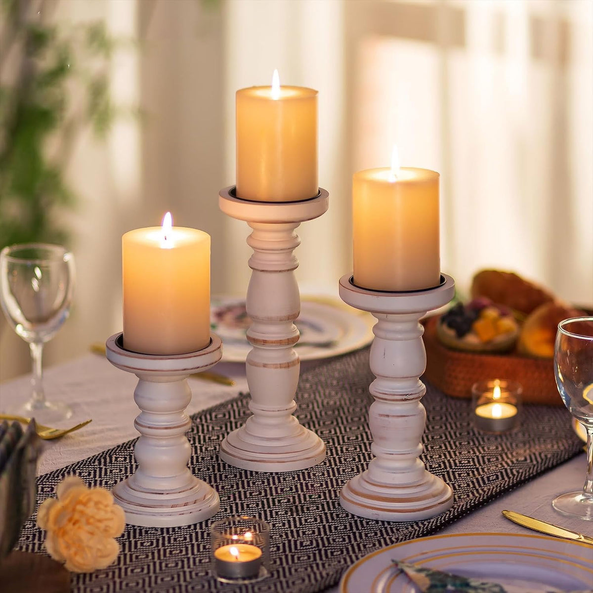 Hanobe Wood Rustic Candle Holders for PIllar Candles， Farmhouse White Candle Holders Set of 3 Candlestick Holder